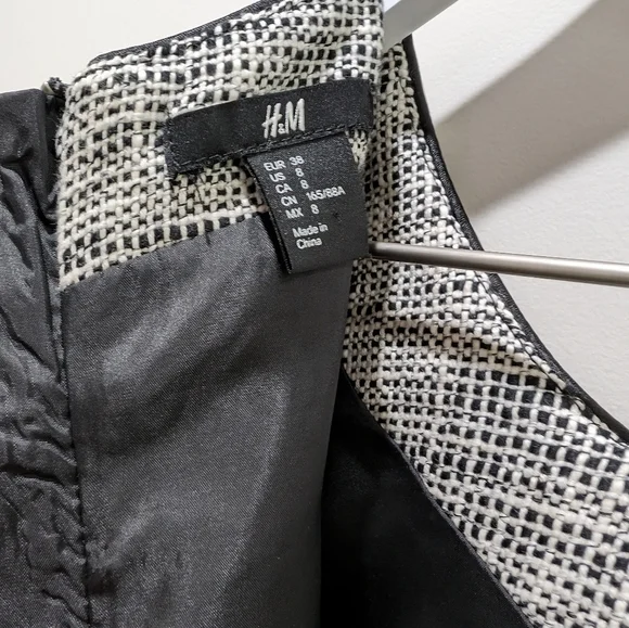 H&M Black White Cross Hatch Printed Sleeveless Sheath Dress Sz 8 - Picture 6 of 8